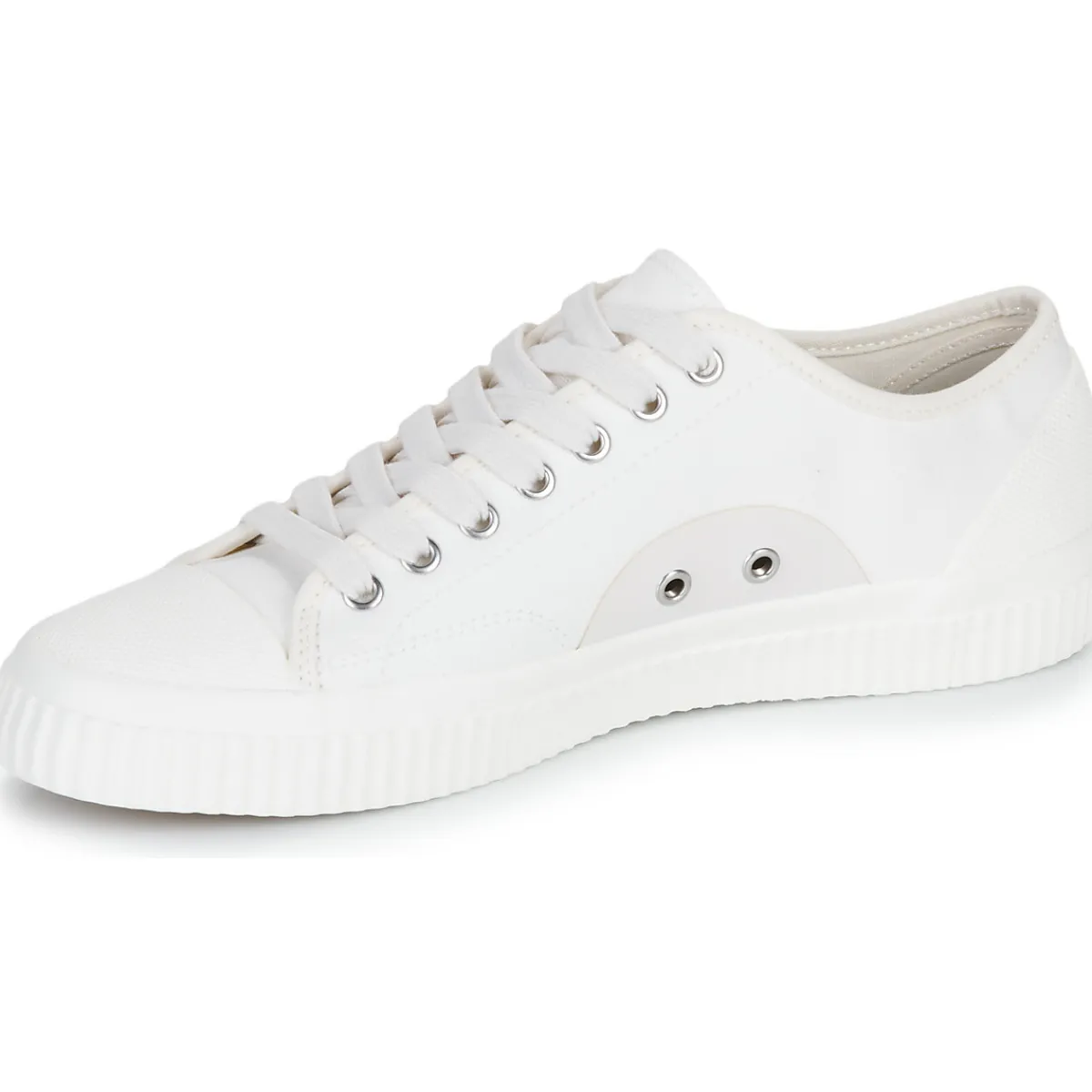Baskets Mode^Fred Perry - HUGHES LOW CANVAS Blanc
