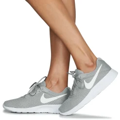 Baskets Mode^Nike - TANJUN Gris
