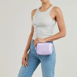 Besaces / Sacs Bandoulière^Tommy Jeans - TJW ESS MUST CAMERA BAG PATENT Lila